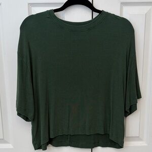 AMERICAN EAGLE Women’s Relaxed Short Sleeve Top in Dark Green